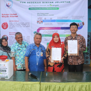 Peresmian Sekolah Tersenyum ( Terima Sedekah Minyak Untuk Mereka )